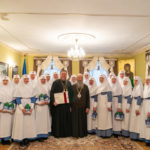 Предстоятель с детьми Предстоятель с детьми
